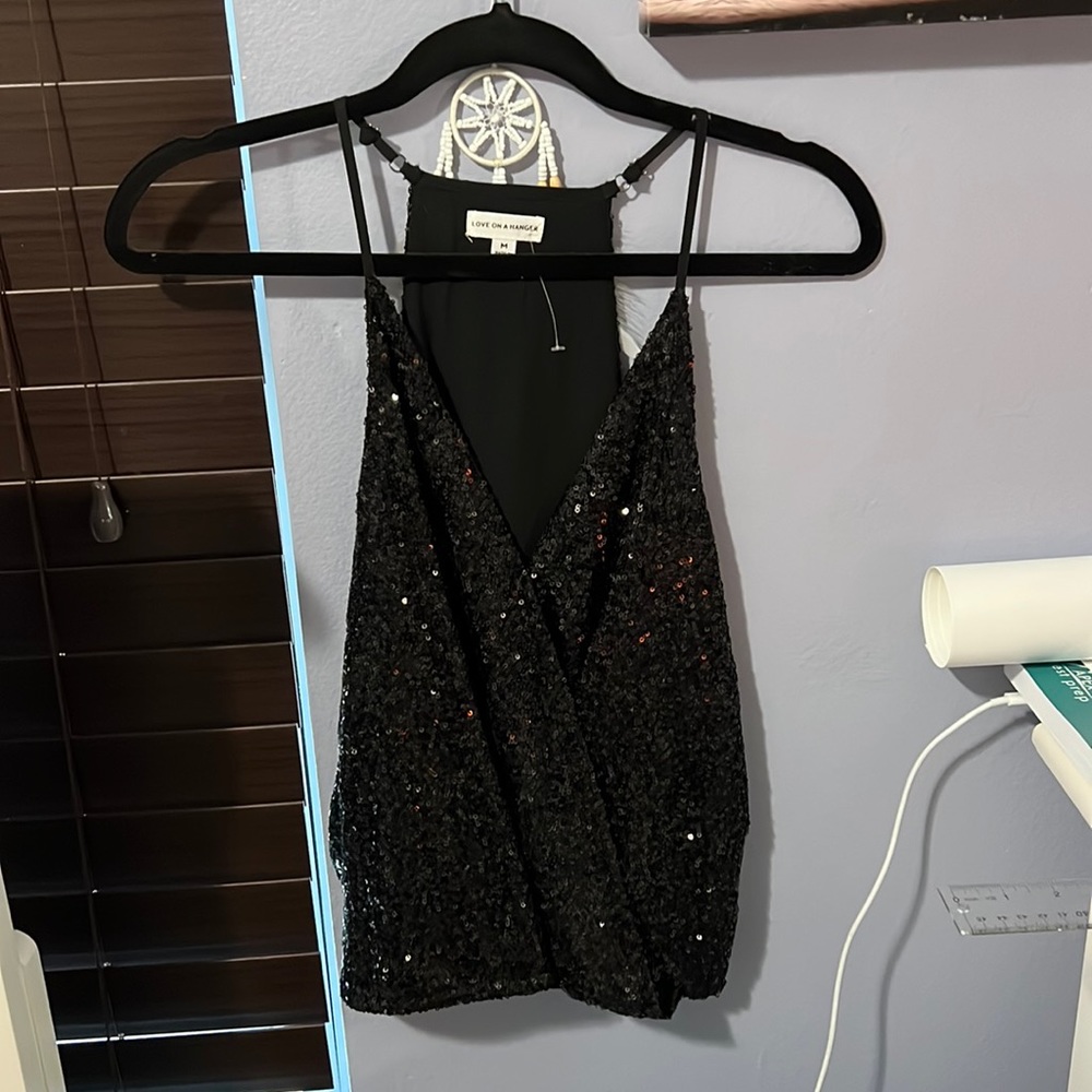 Love on a hanger M black cami top